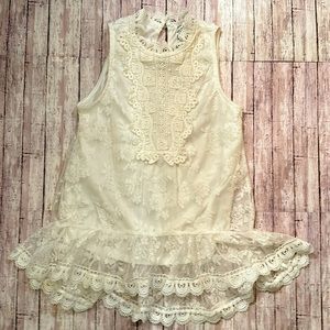 ****BEAUTEES  LACE TOP NWOT****